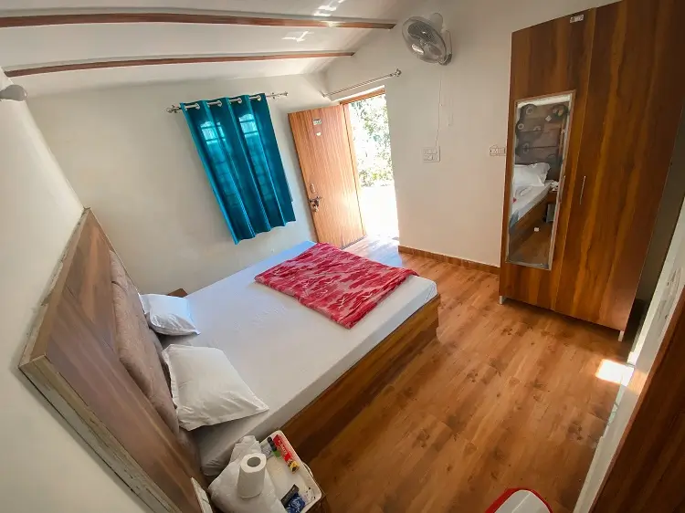 Bright room with garden view at Rishikesh Yog Kendra